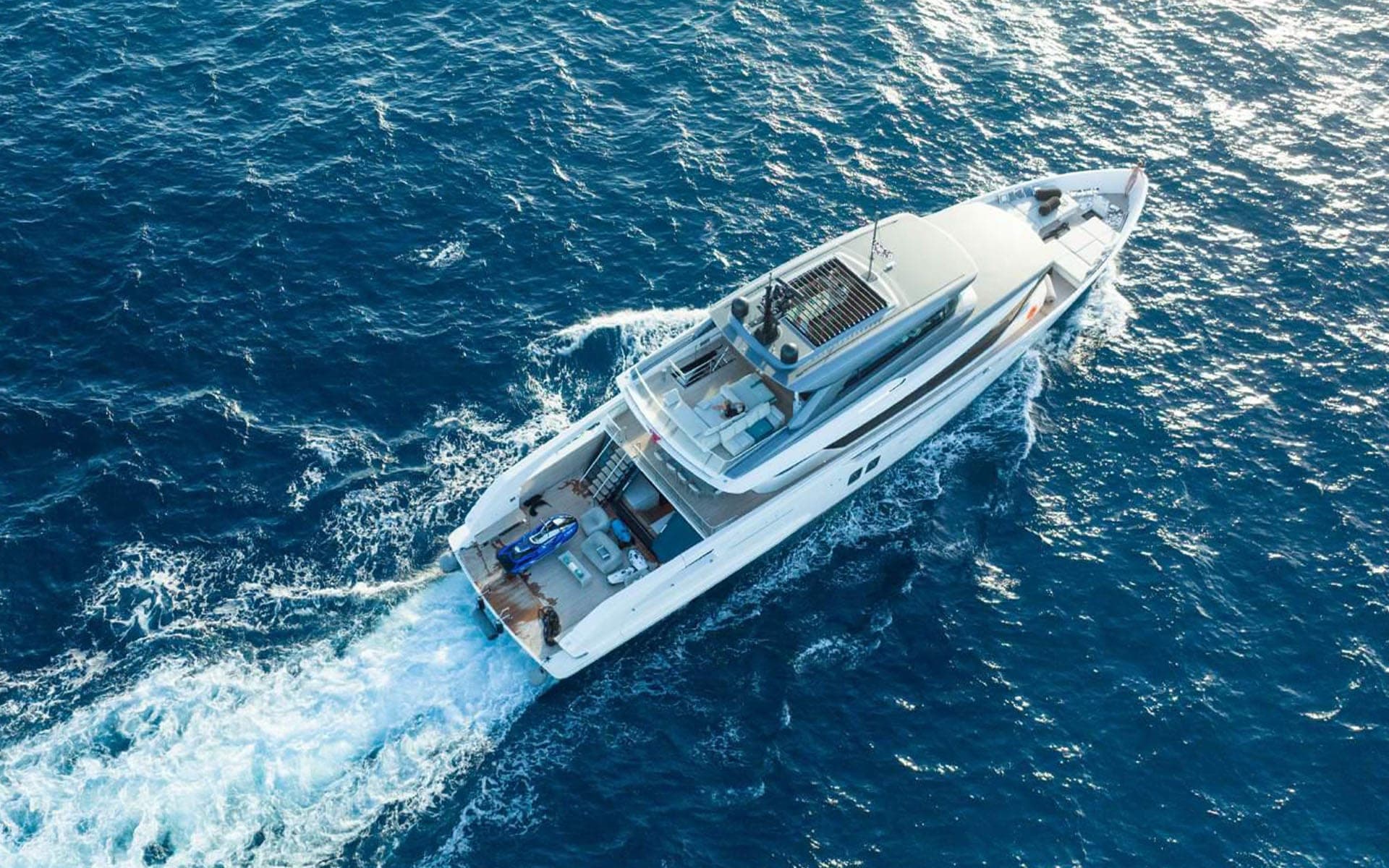 The 112' Sanlorenzo under way, seen from above