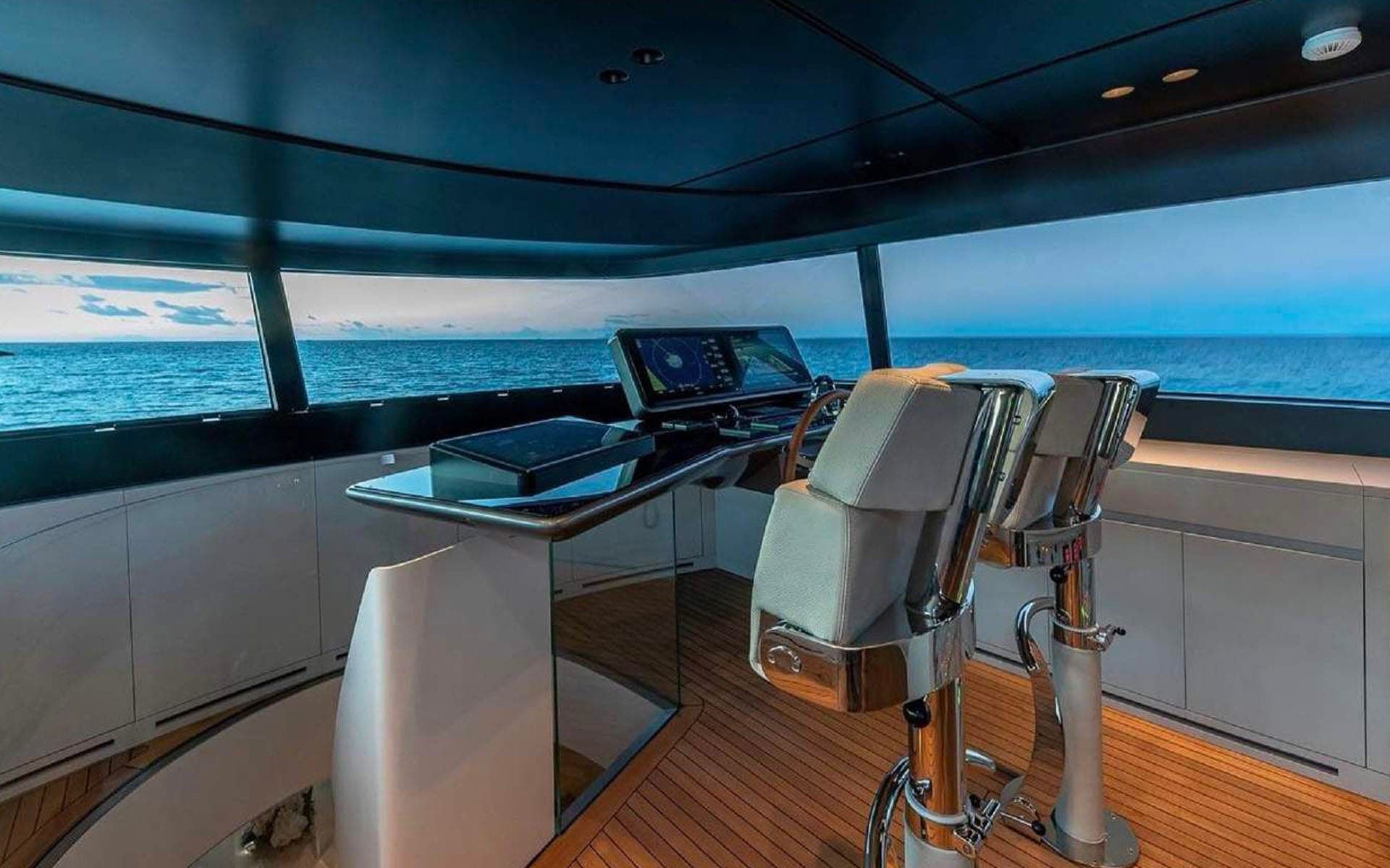 Wheelhouse helm with wraparound windows on the 112' Sanlorenzo