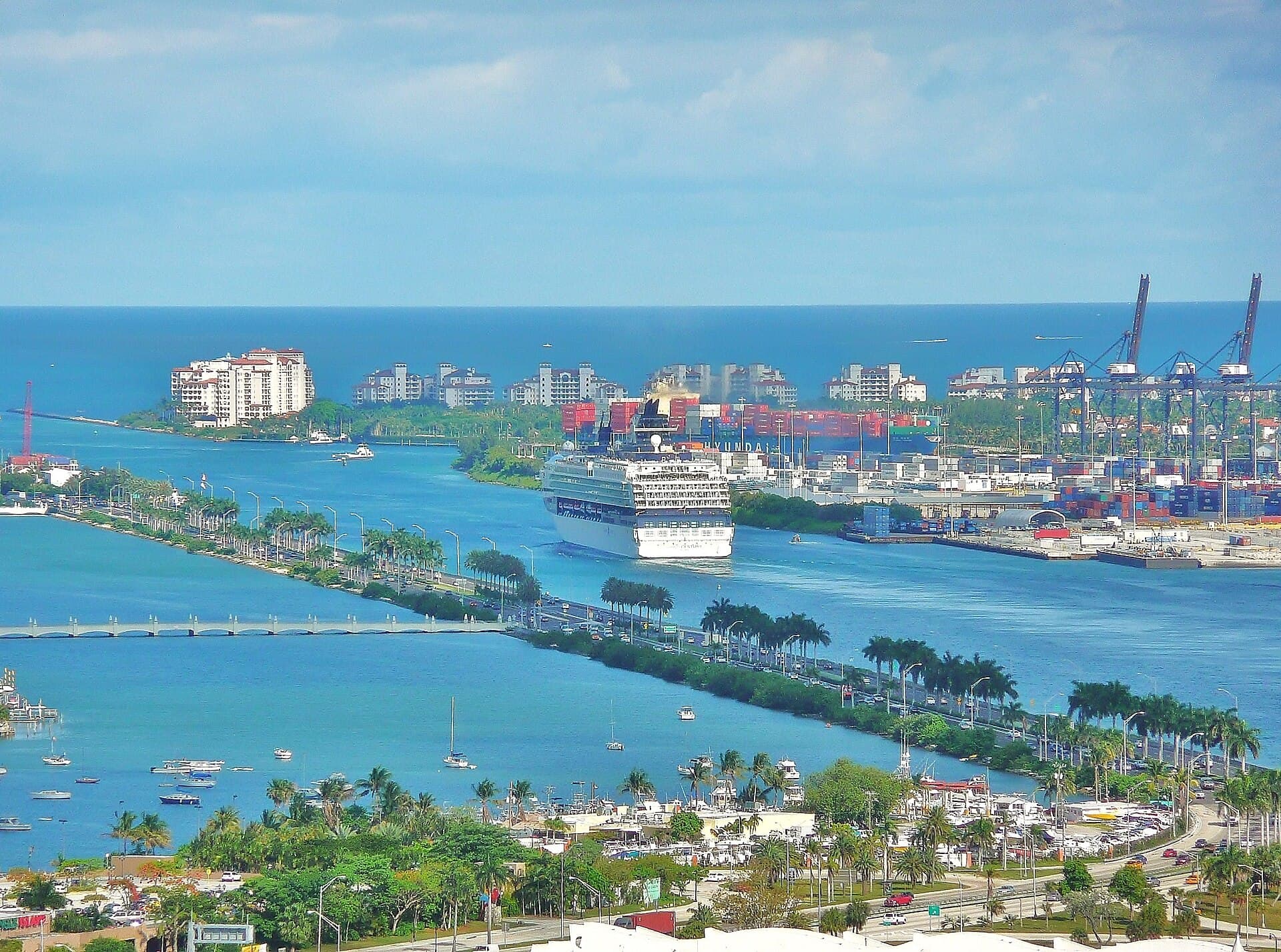 Private yacht charter in Miami
